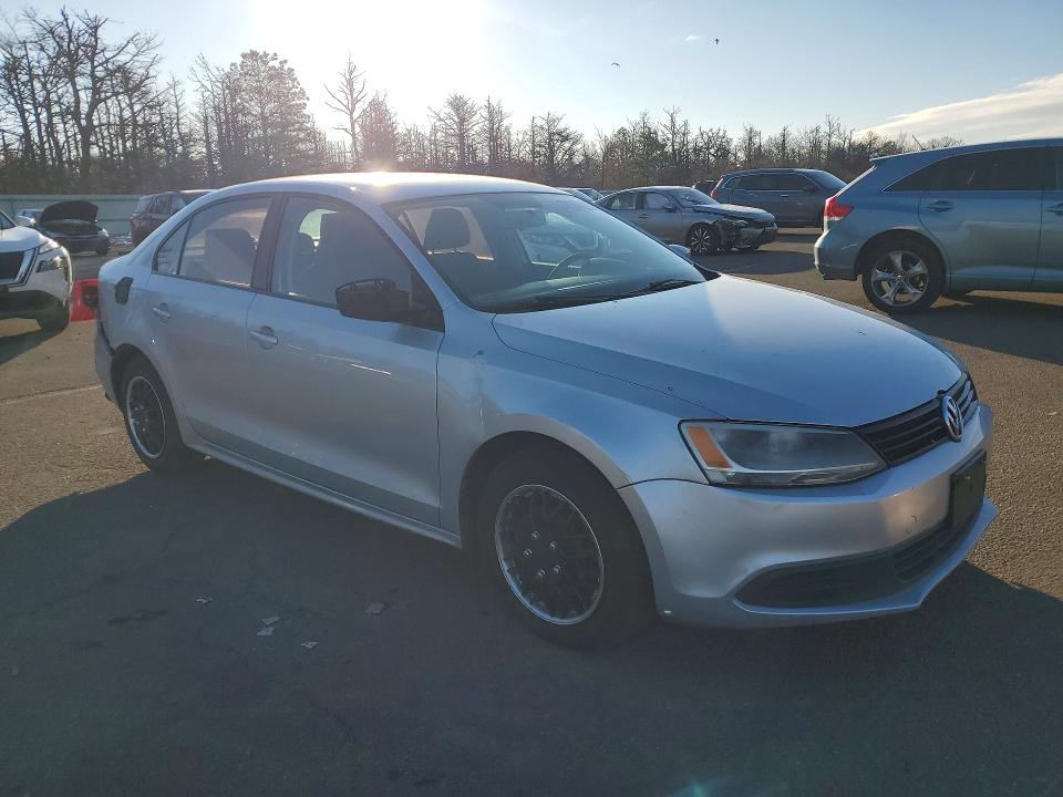 Photo 4 from auction – 2014 VOLKSWAGEN JETTA BASE with VIN 3VW2K7AJ0EM234286