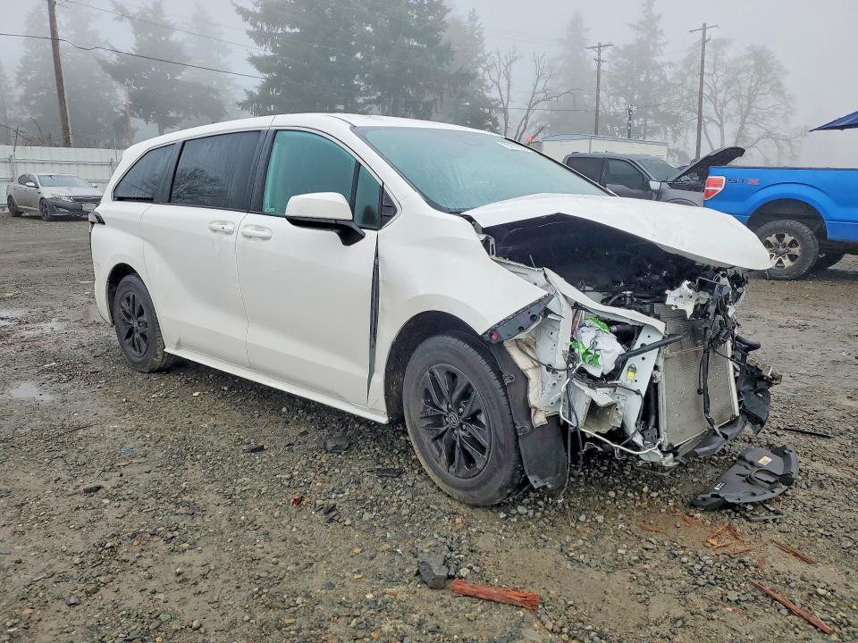 Photo 4 from auction – 2022 TOYOTA SIENNA LE with VIN 5TDKRKEC0NS103274