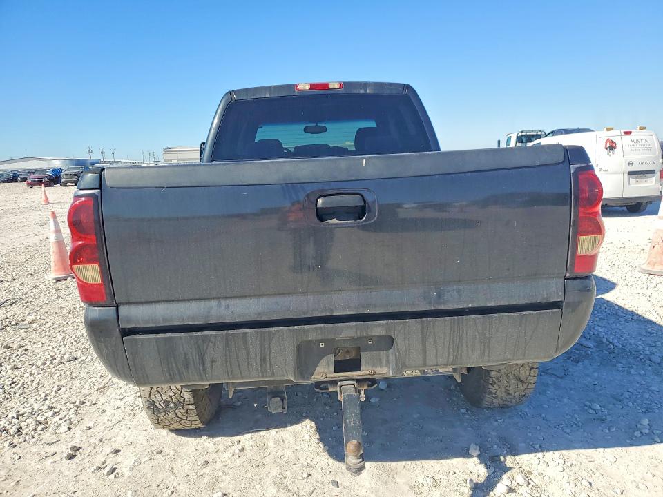 Photo 6 from auction – 2005 CHEVROLET SILVERADO with VIN 1GCHC23215F892105