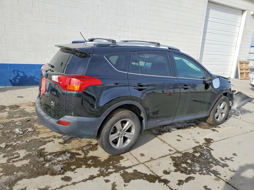 Photo 3 from auction – 2015 TOYOTA RAV4 with VIN 2T3RFREV5FW359587