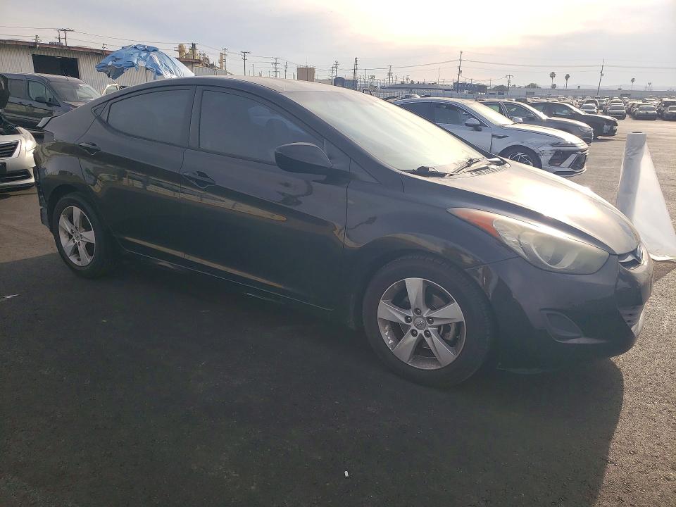 Photo 4 from auction – 2013 HYUNDAI ELANTRA GL with VIN 5NPDH4AE0DH340477