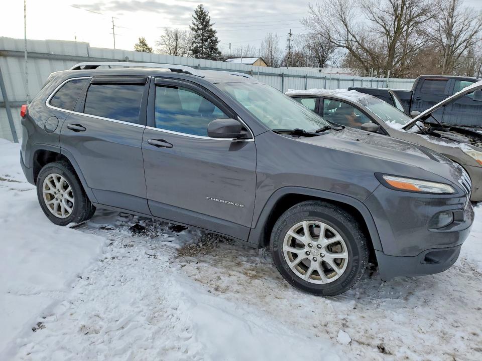 Photo 4 from auction – 2015 JEEP CHEROKEE L with VIN 1C4PJLCB5FW643542