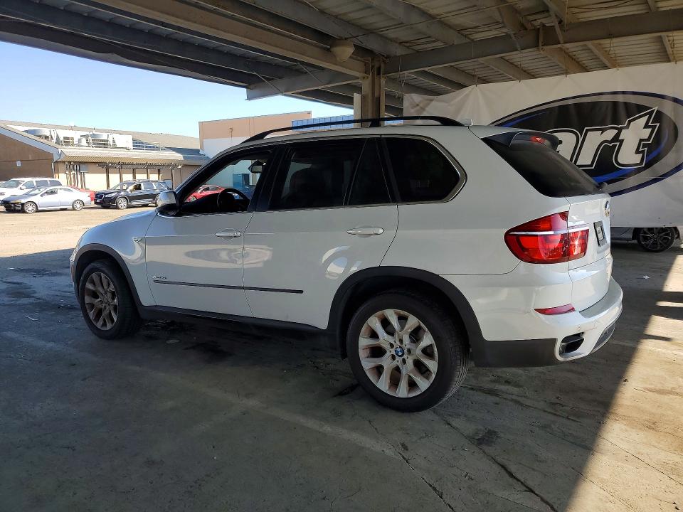 Photo 2 from auction – 2011 BMW X5 XDRIVE5 with VIN 5UXZV8C5XBL418757