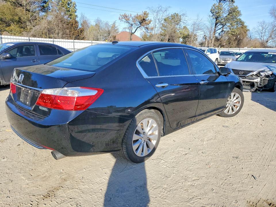 Photo 3 from auction – 2014 HONDA ACCORD with VIN 1HGCR2F86EA103650