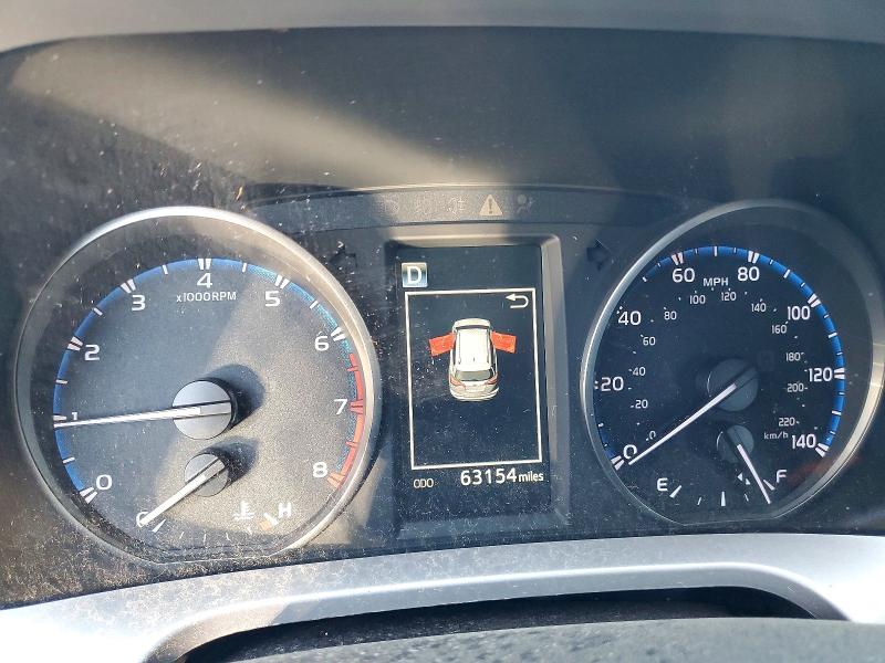 Photo 9 from auction – 2018 TOYOTA RAV4 LE with VIN JTMZFREV0JJ171874