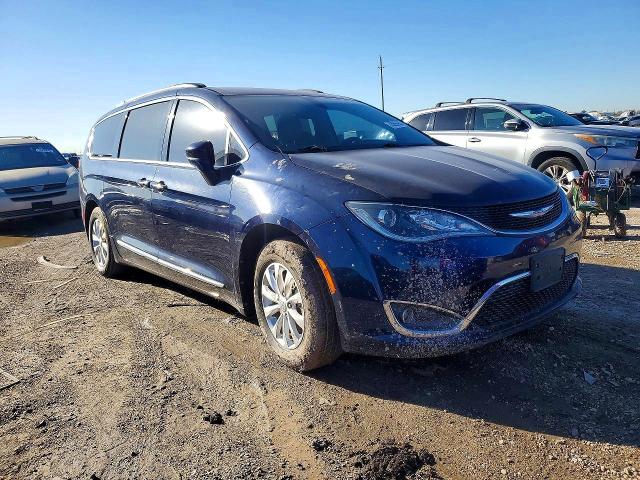 Photo 4 from auction – 2017 CHRYSLER PACIFICA with VIN 2C4RC1BG4HR702502