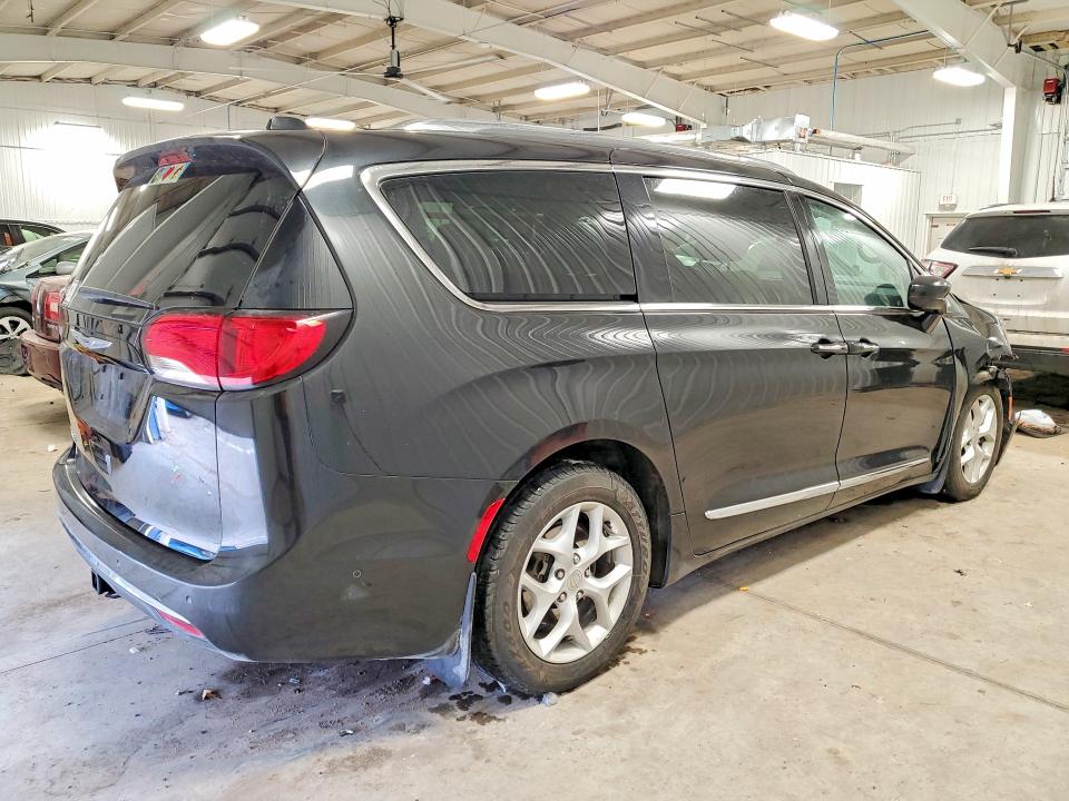 Photo 3 from auction – 2018 CHRYSLER PACIFICA with VIN 2C4RC1BG5JR121631