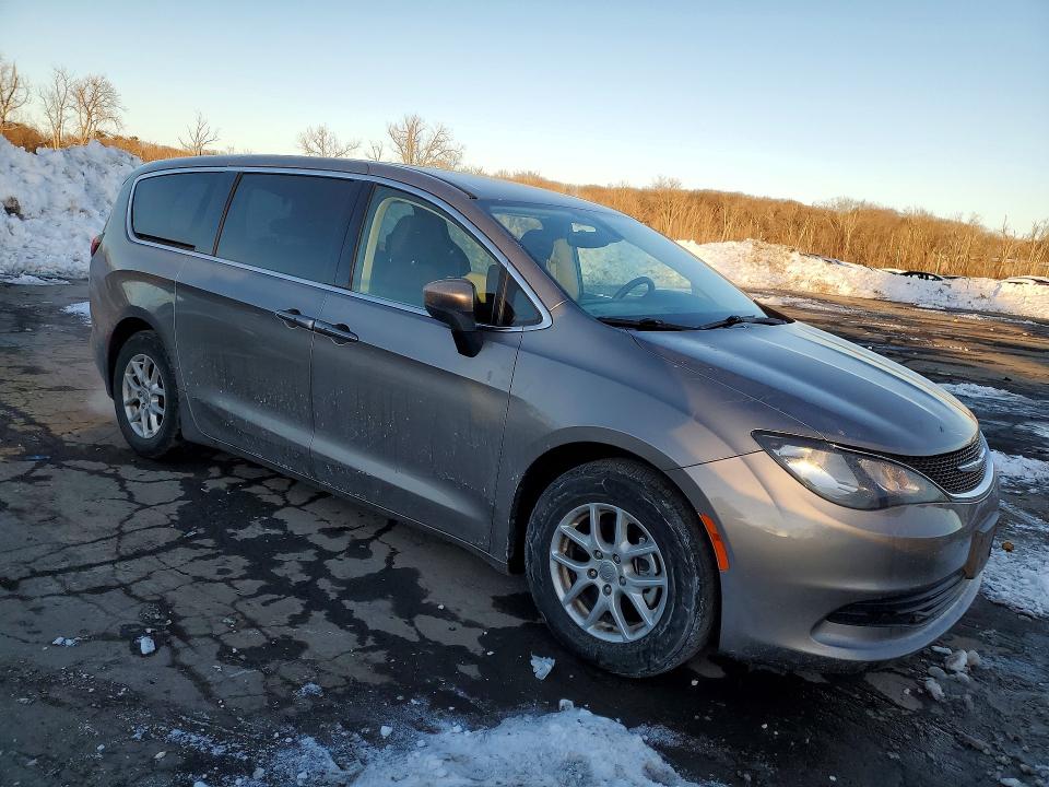 Photo 4 from auction – 2017 CHRYSLER PACIFICA T with VIN 2C4RC1DG1HR537182