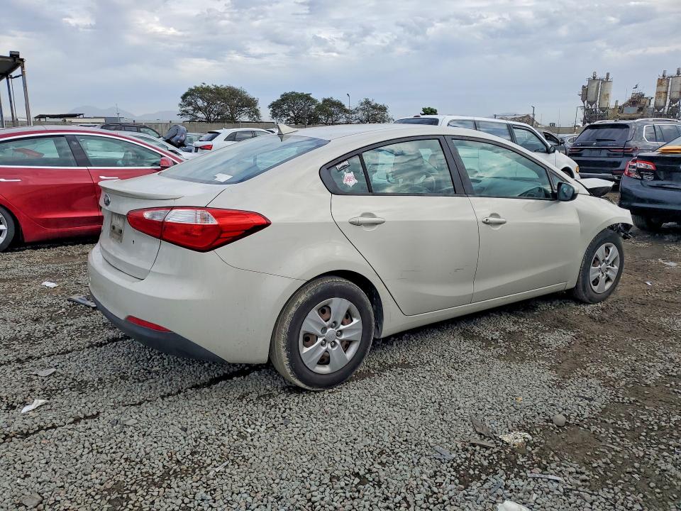 Foto 3 de la subasta – 2015 KIA FORTE con VIN KNAFK4A6XF5295681