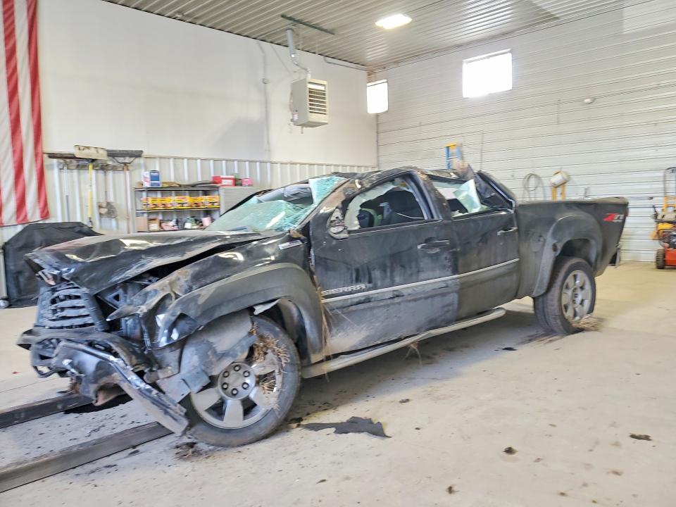 GMC SIERRA 2011 with VIN 3GTP2VE38BG369812 - Photo from auction