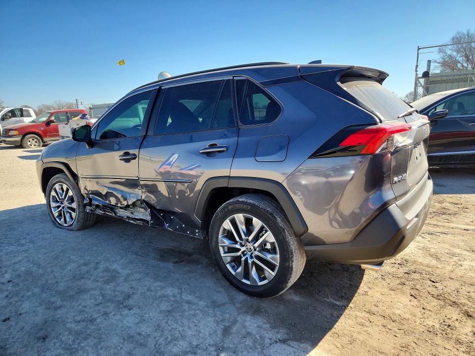 Photo 2 from auction – 2022 TOYOTA RAV4 XLE P with VIN 2T3C1RFV2NC196884