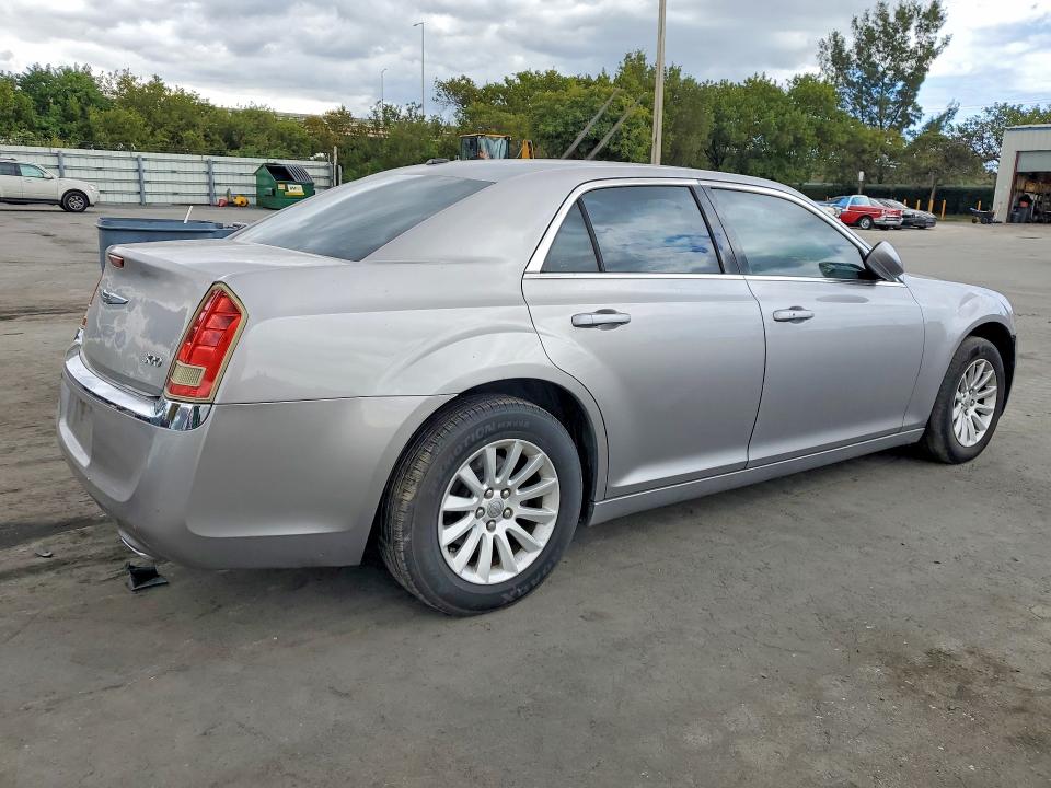 Photo 3 from auction – 2011 CHRYSLER 300 with VIN 2C3CA4CG4BH572959