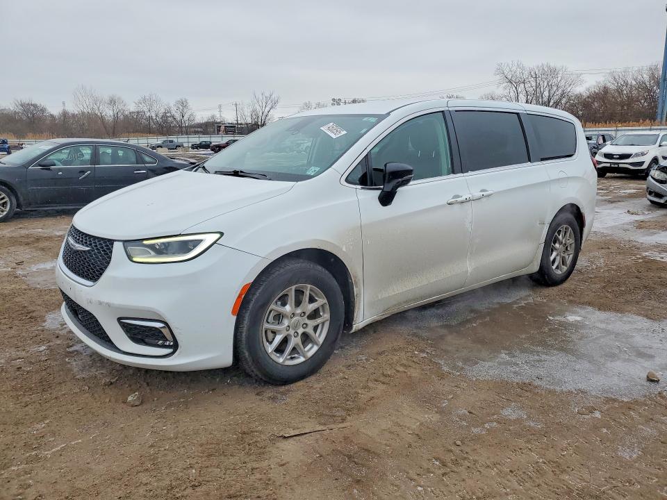 CHRYSLER PACIFICA 2024 with VIN 2C4RC1BG4RR115850 - Photo from auction