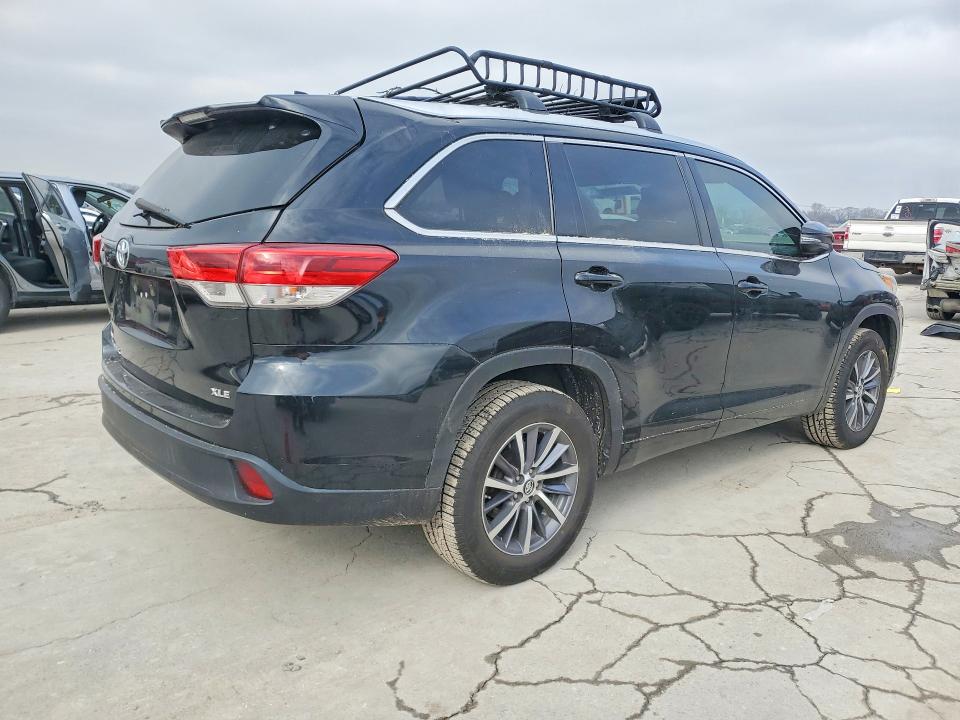 Photo 3 from auction – 2018 TOYOTA HIGHLANDER with VIN 5TDKZRFH3JS527674