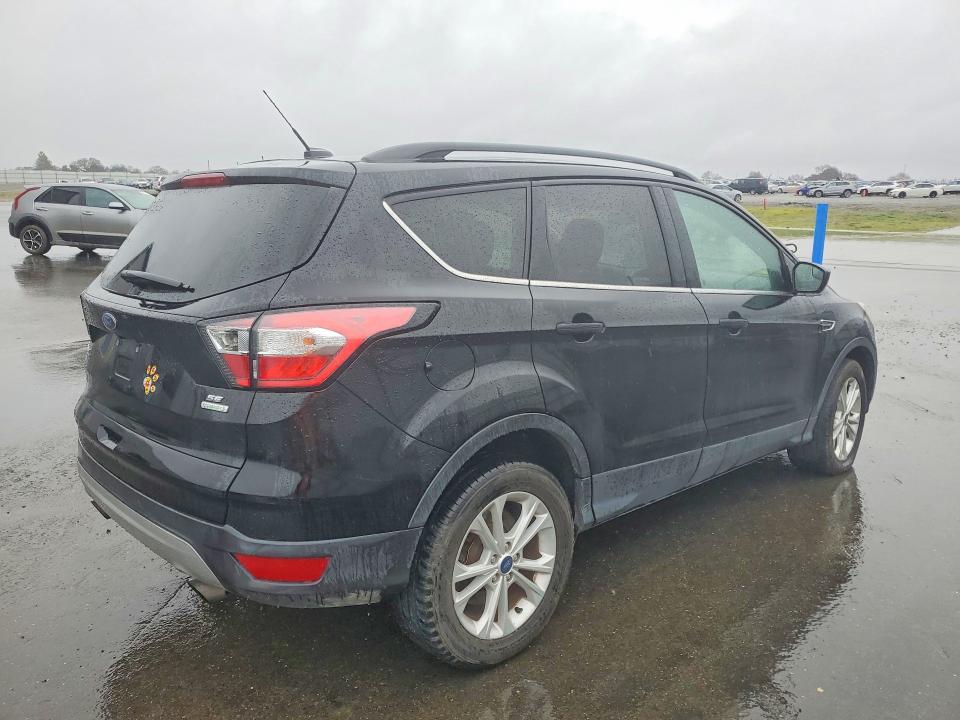 Photo 3 from auction – 2018 FORD ESCAPE with VIN 1FMCU0GD0JUC36969