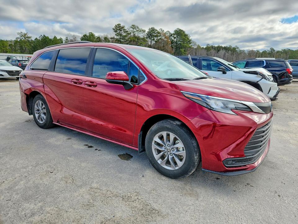 Photo 4 from auction – 2025 TOYOTA SIENNA with VIN 5TDBRKEC0SS267815