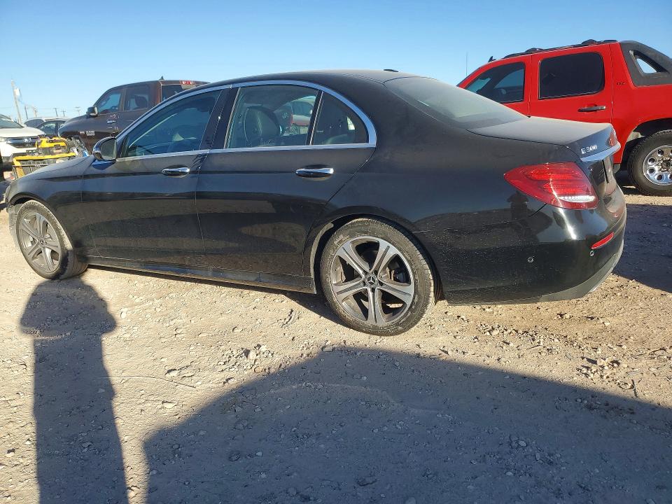 Photo 2 from auction – 2017 MERCEDES-BENZ E 300 with VIN WDDZF4JB6HA263084