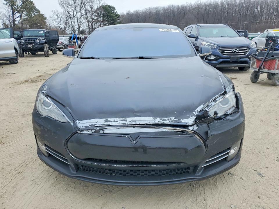 Photo 5 from auction – 2014 TESLA MODEL S with VIN 5YJSA1H13EFP52194