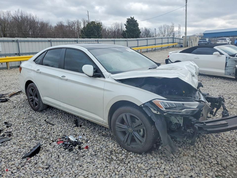 Photo 4 from auction – 2024 VOLKSWAGEN JETTA with VIN 3VW7M7BU1RM023094