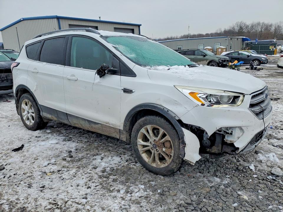 Photo 4 from auction – 2017 FORD ESCAPE SE with VIN 1FMCU9G96HUB94804