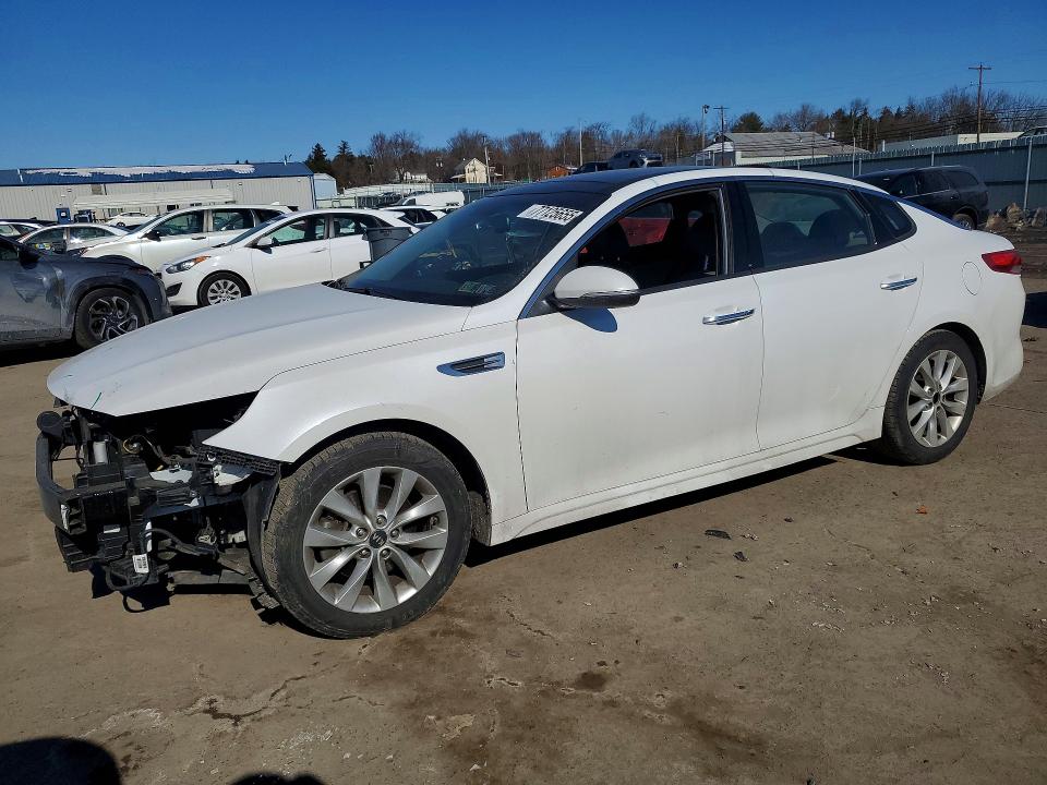KIA OPTIMA EX 2018 with VIN 5XXGU4L33JG252700 - Photo from auction