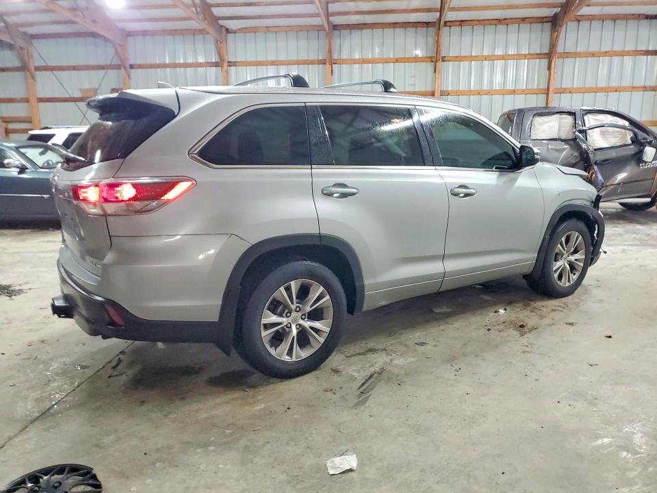 Photo 3 from auction – 2015 TOYOTA HIGHLANDER with VIN 5TDJKRFH6FS181577