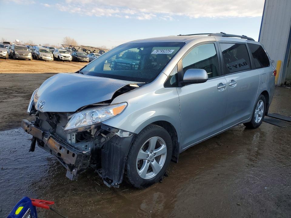 TOYOTA SIENNA 2015 with VIN 5TDKK3DC4FS626472 - Photo from auction
