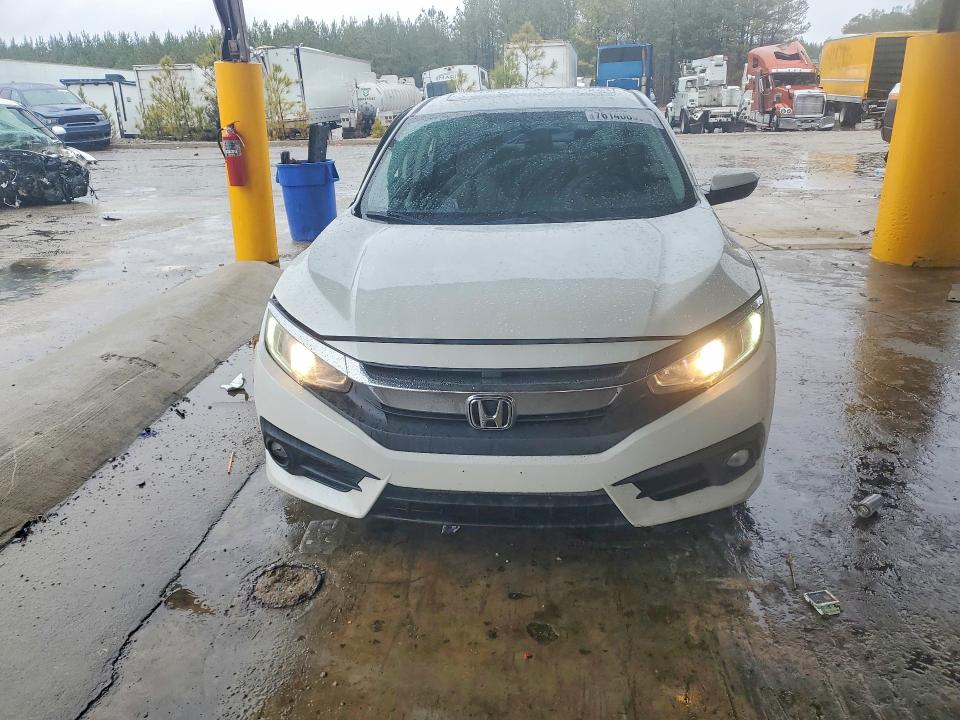 Photo 5 from auction – 2017 HONDA CIVIC EX with VIN 19XFC1F32HE022304