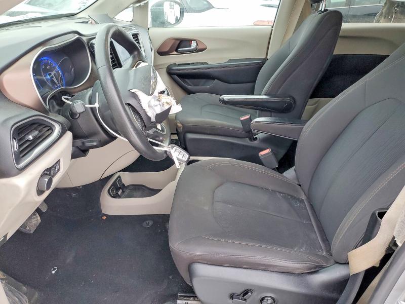 Photo 7 from auction – 2017 CHRYSLER PACIFICA with VIN 2C4RC1DG8HR722071