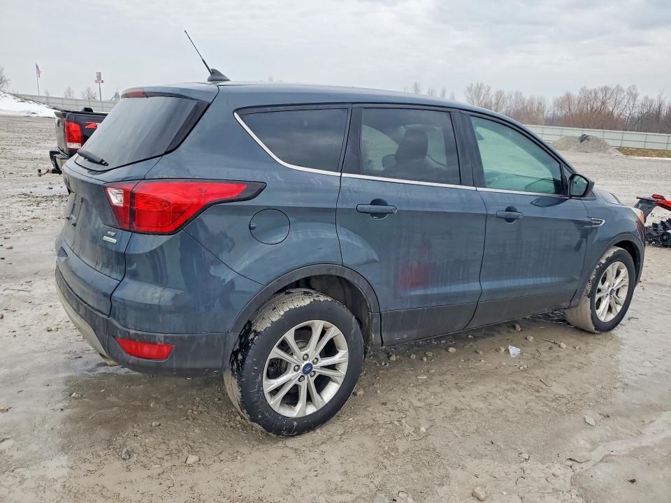 Photo 3 from auction – 2019 FORD ESCAPE with VIN 1FMCU0GD0KUB39871