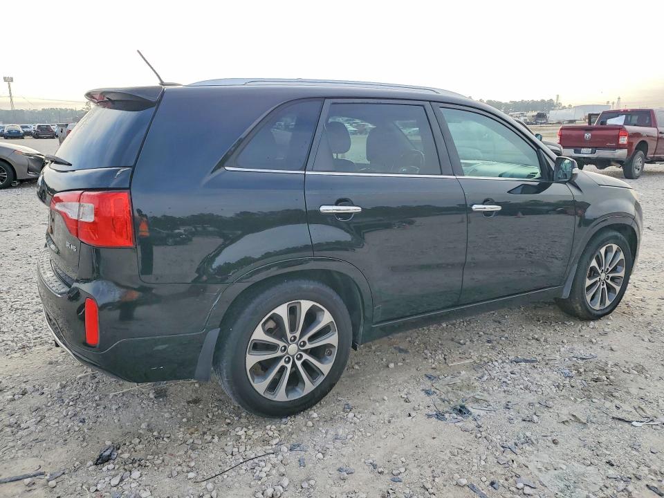 Photo 3 from auction – 2015 KIA SORENTO with VIN 5XYKW4A72FG642734