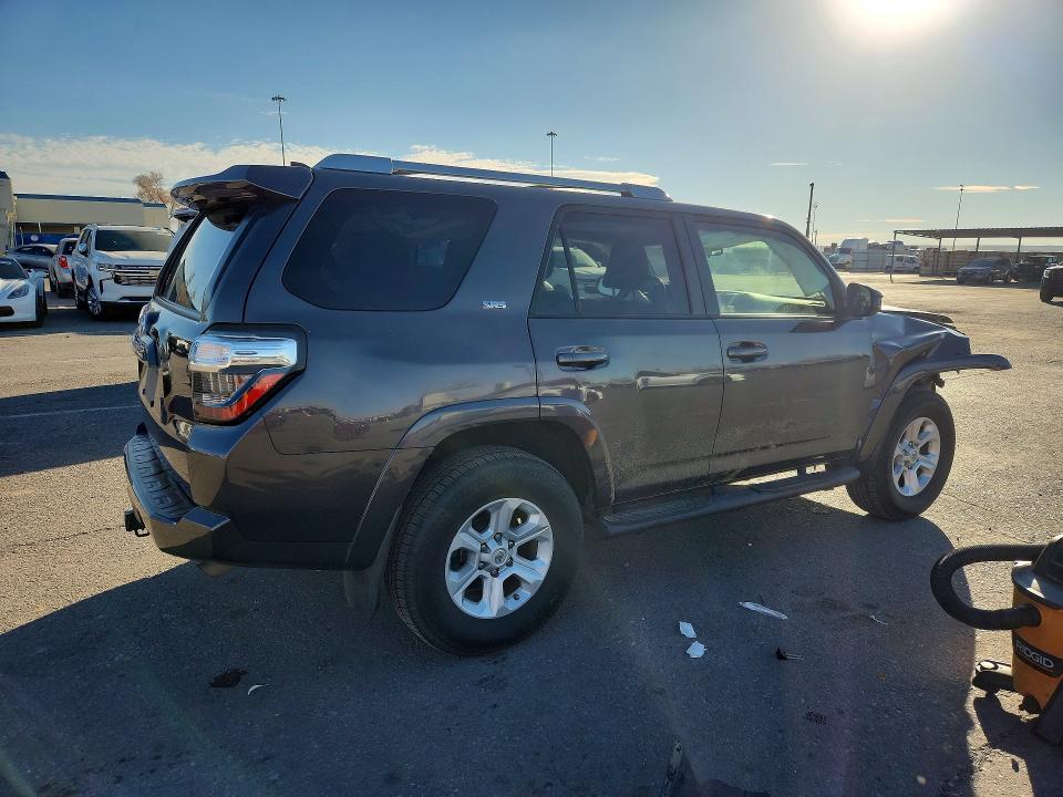 Photo 3 from auction – 2018 TOYOTA 4RUNNER with VIN JTEZU5JR3J5175509