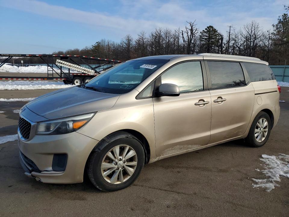 KIA SEDONA LX 2015 with VIN KNDMB5C14F6035658 - Photo from auction