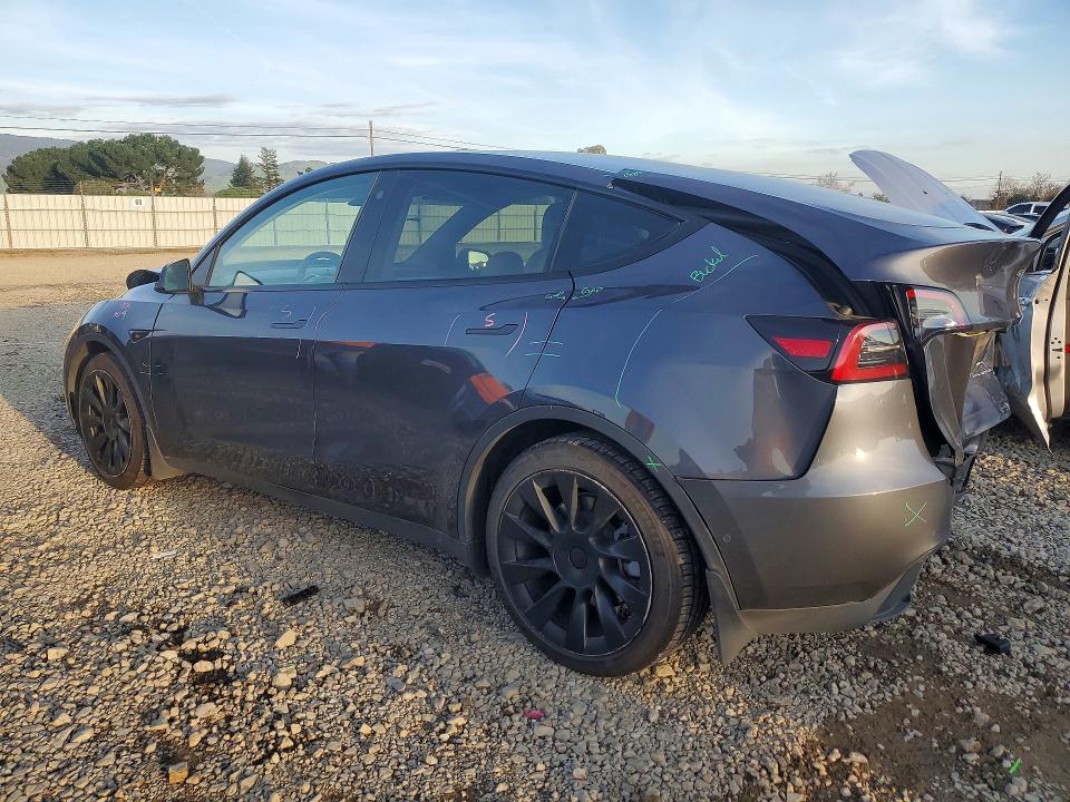 Фото 2 с аукциона – 2021 TESLA MODEL Y с VIN 5YJYGDEE3MF231041