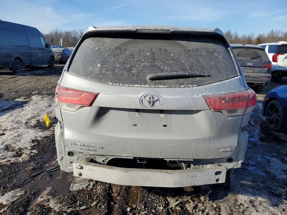 Photo 6 from auction – 2018 TOYOTA HIGHLANDER with VIN 5TDBZRFH3JS901541