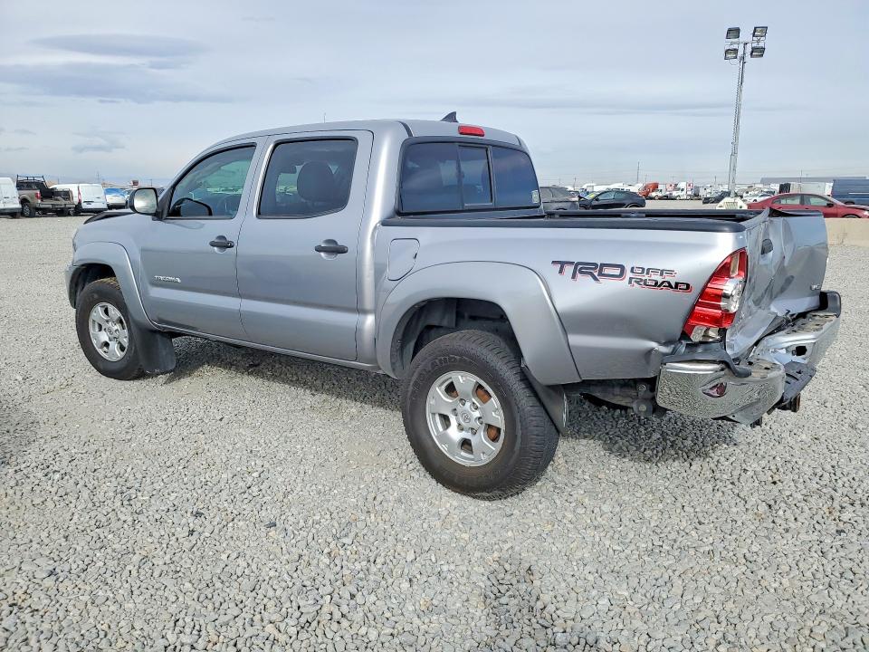 Photo 2 from auction – 2015 TOYOTA TACOMA DOU with VIN 3TMLU4EN6FM201047