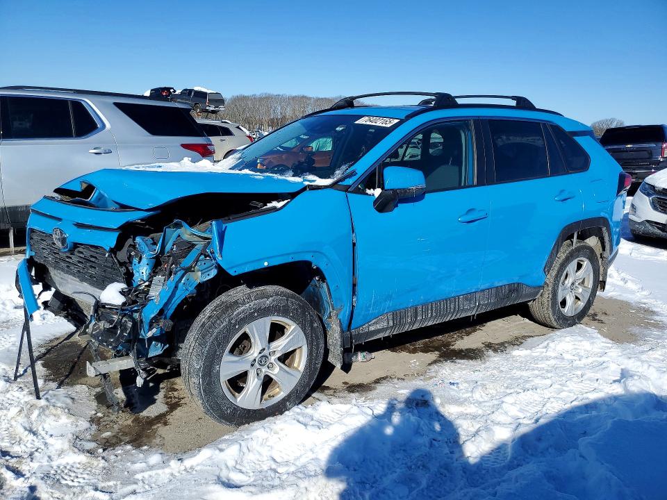 TOYOTA RAV4 2021 مع رقم تعريف المركبة 2T3P1RFV4MW152965 - صورة من المزاد