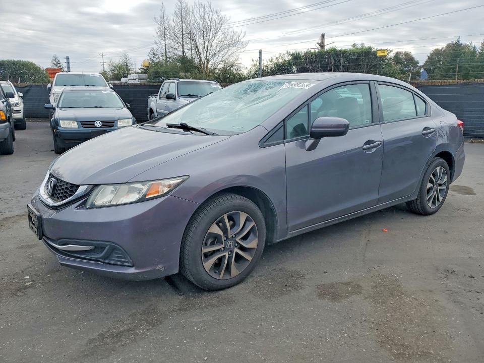 HONDA CIVIC 2015 مع رقم تعريف المركبة 2HGFB2F89FH531460 - صورة من المزاد