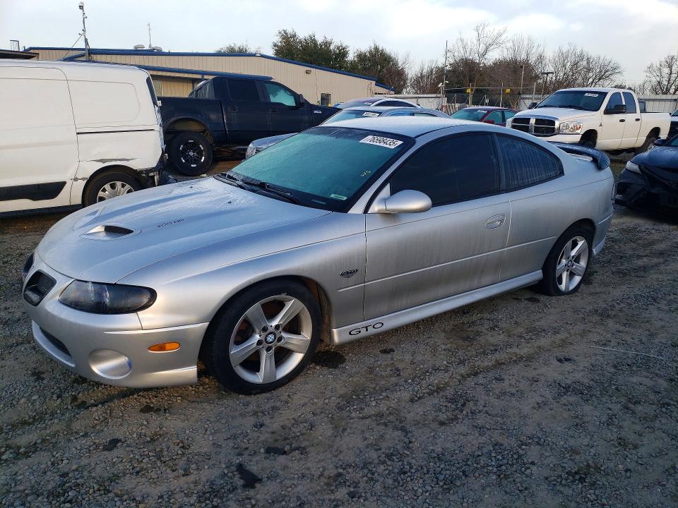 2004 PONTIAC GTO