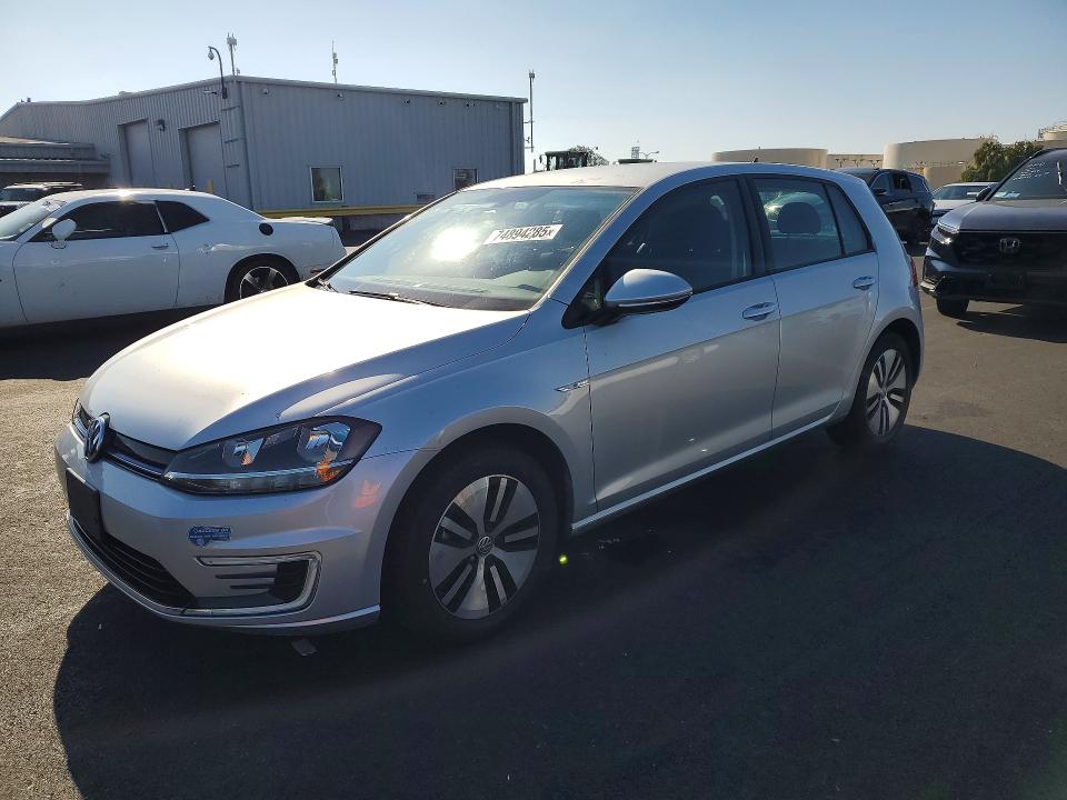 VOLKSWAGEN E-GOLF SE 2019 with VIN WVWKR7AU3KW915465 - Photo from auction