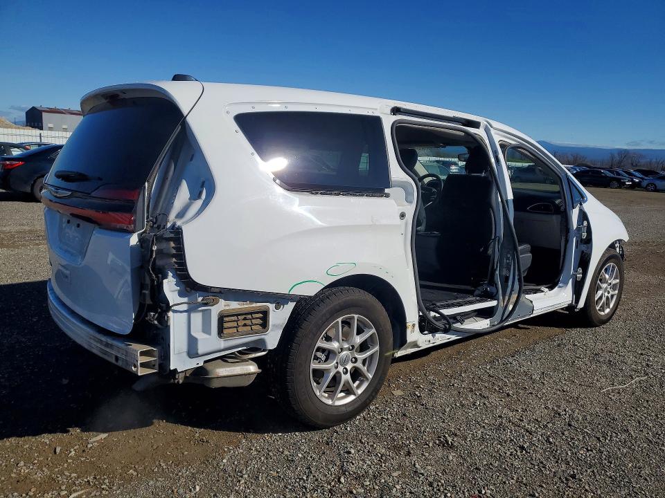 Photo 3 from auction – 2023 CHRYSLER PACIFICA with VIN 2C4RC1BG4PR607534