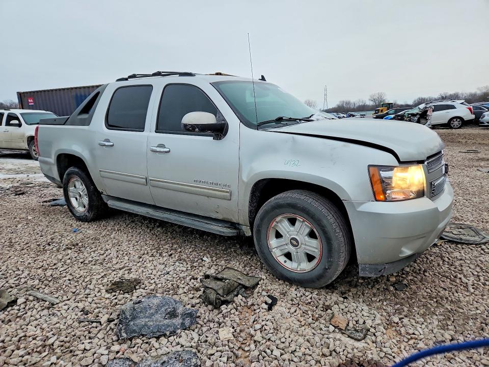 Photo 4 from auction – 2011 CHEVROLET AVALANCHE with VIN 3GNTKEE38BG151746