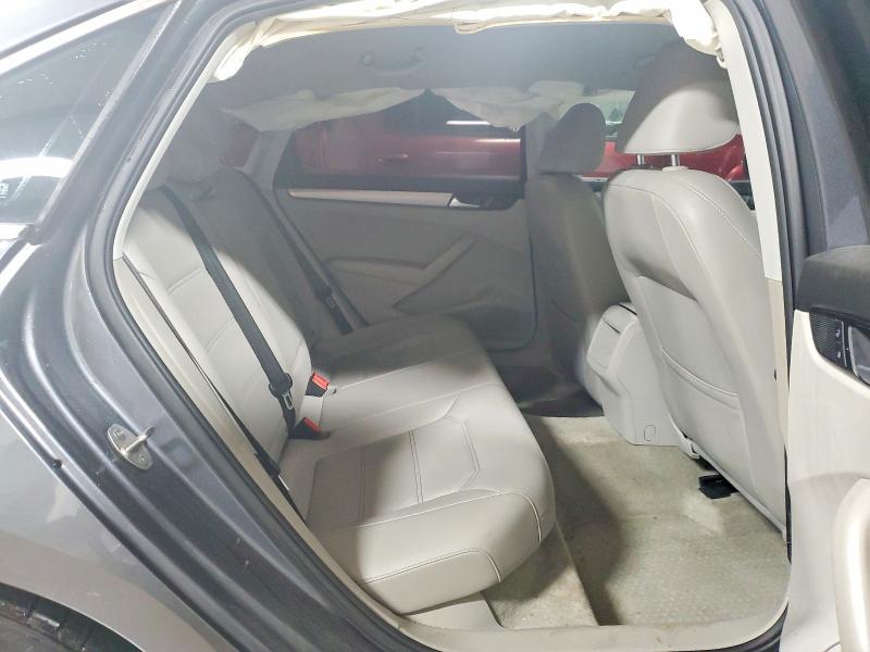 Photo 10 from auction – 2015 VOLKSWAGEN PASSAT with VIN 1VWAS7A30FC121163