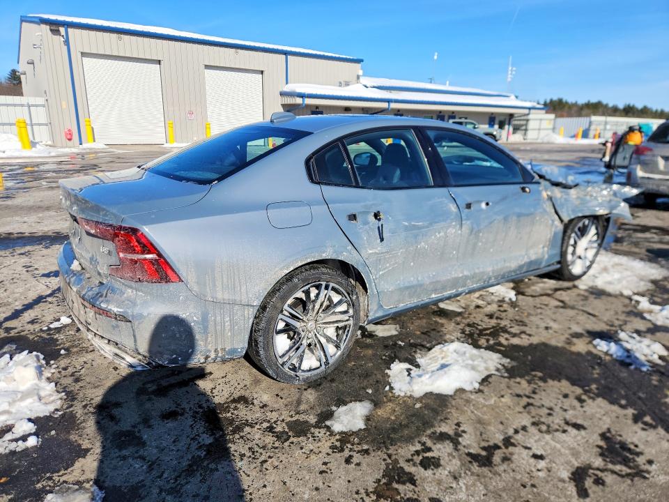 Photo 3 from auction – 2022 VOLVO S60 with VIN 7JRL12TM4NG154408