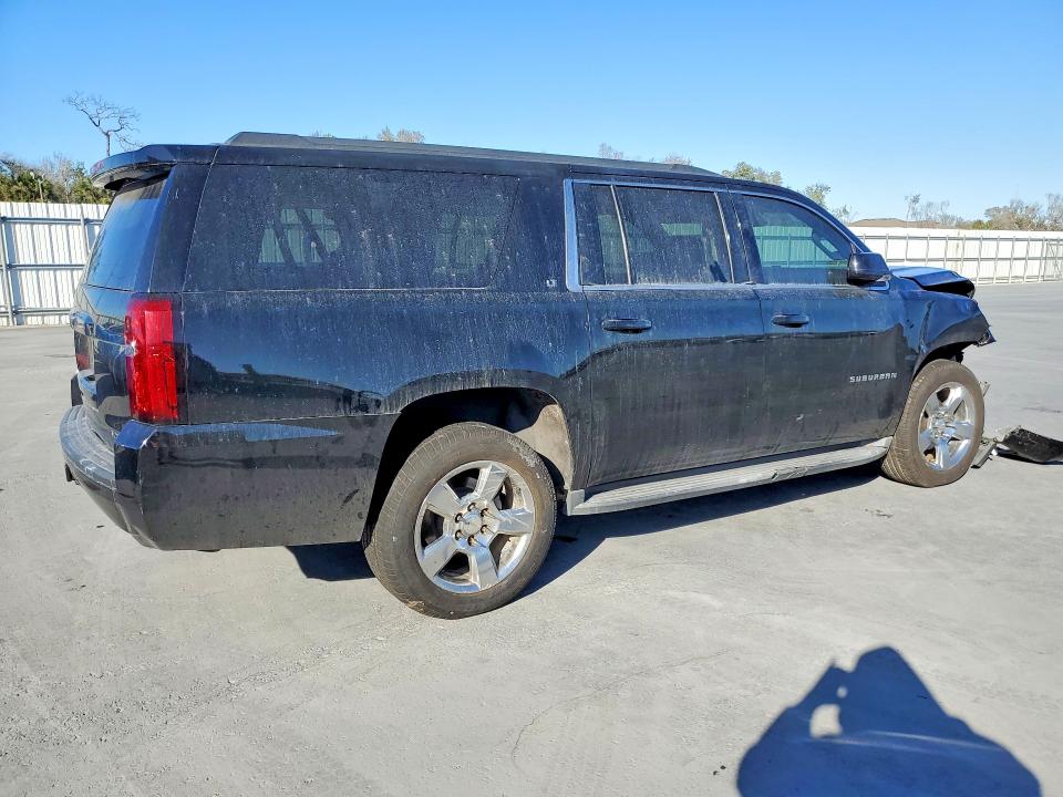 Photo 3 from auction – 2016 CHEVROLET SUBURBAN with VIN 1GNSCHKC1GR454650