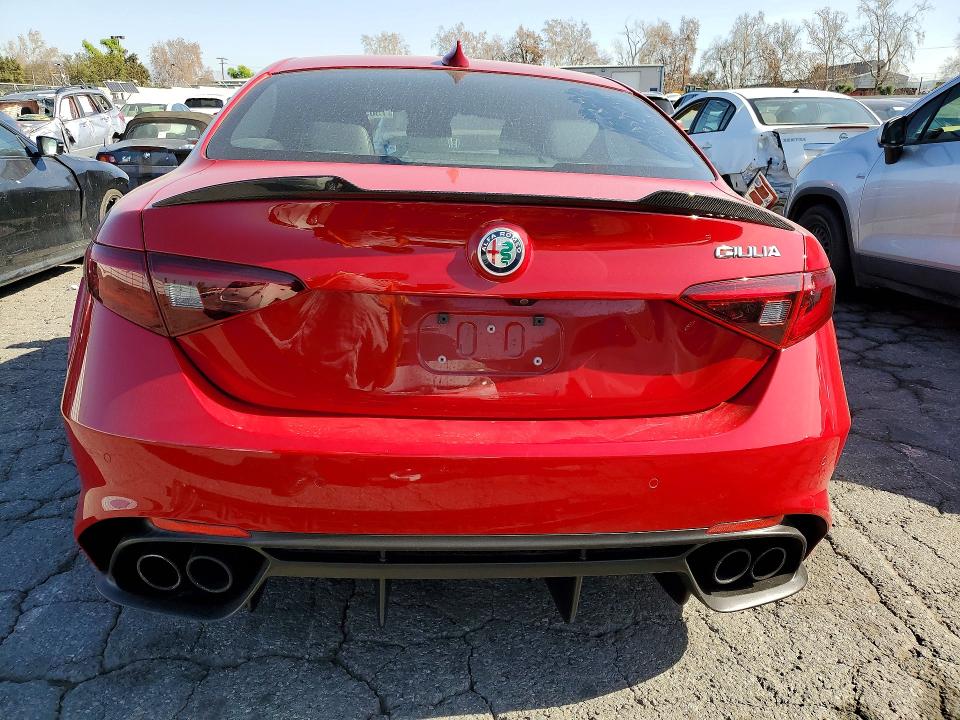 Photo 6 from auction – 2018 ALFA ROMEO GIULIA with VIN ZARFAEAV0J7584090