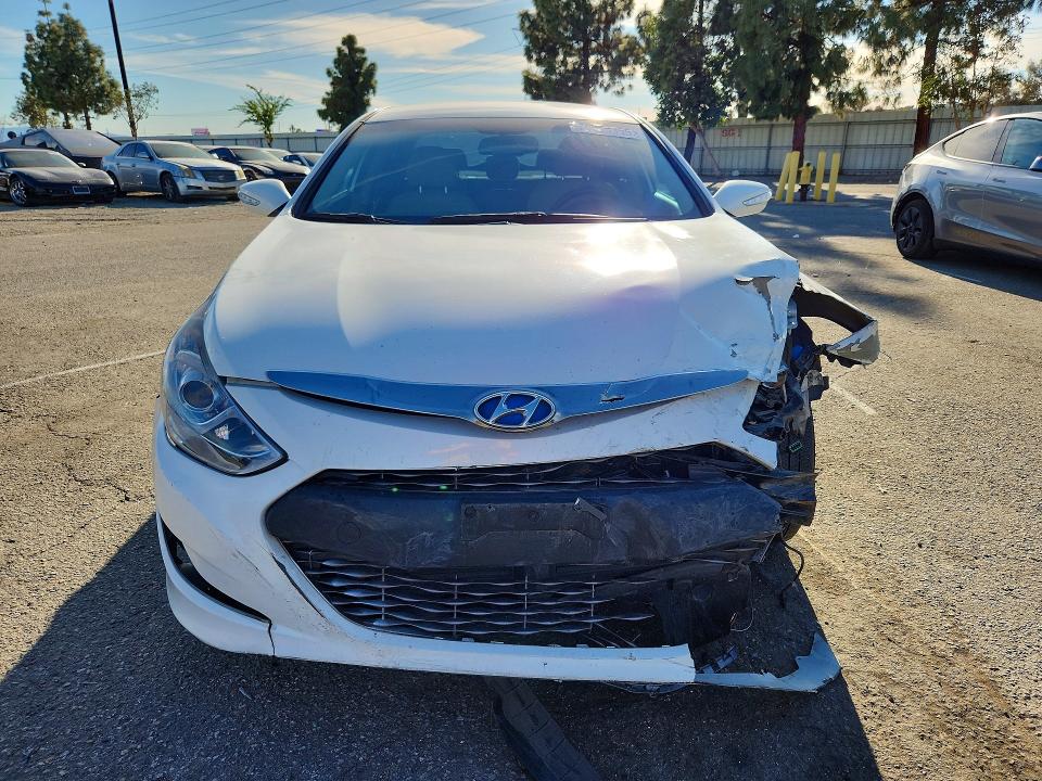 Photo 5 from auction – 2013 HYUNDAI SONATA with VIN KMHEC4A41DA094018