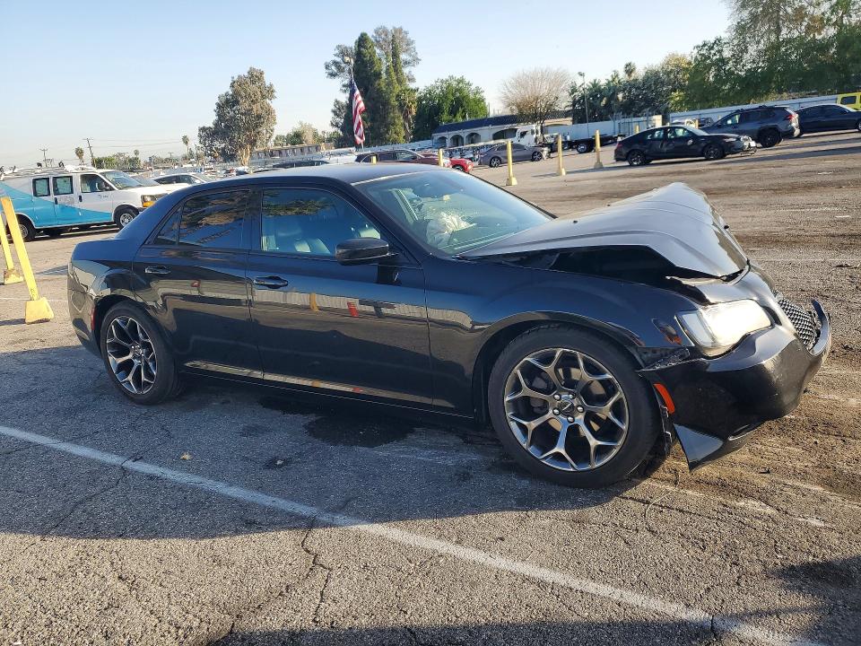 Photo 4 from auction – 2015 CHRYSLER 300 with VIN 2C3CCABG5FH830504