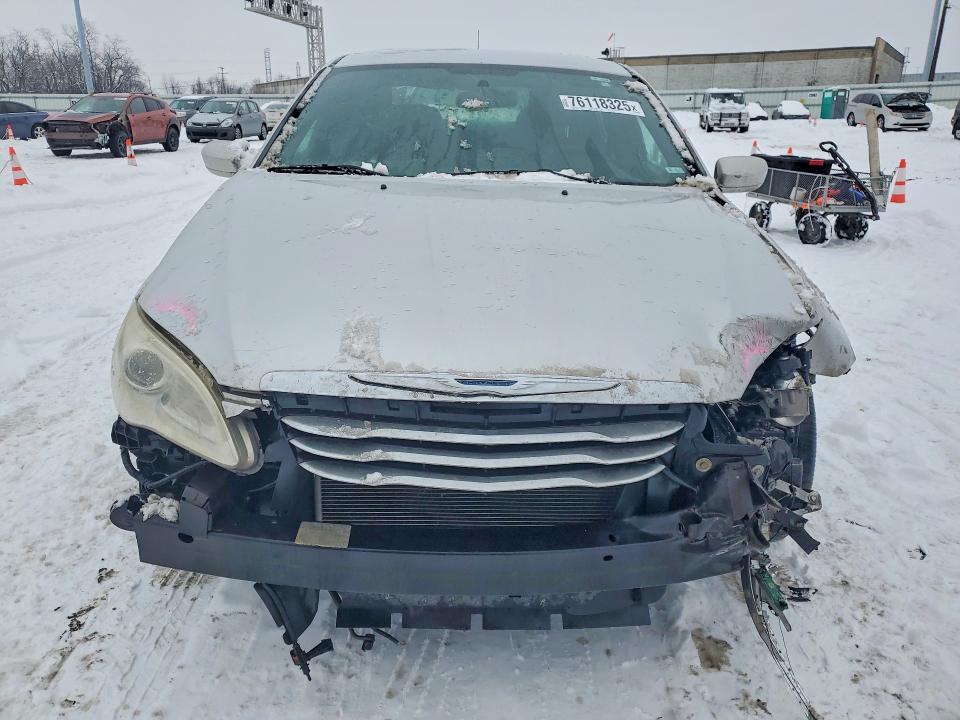 Photo 5 from auction – 2011 CHRYSLER 200 with VIN 1C3BC1FB2BN511704
