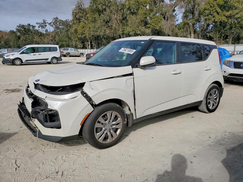KIA SOUL LX 2020 with VIN KNDJ23AUXL7733301 - Photo from auction